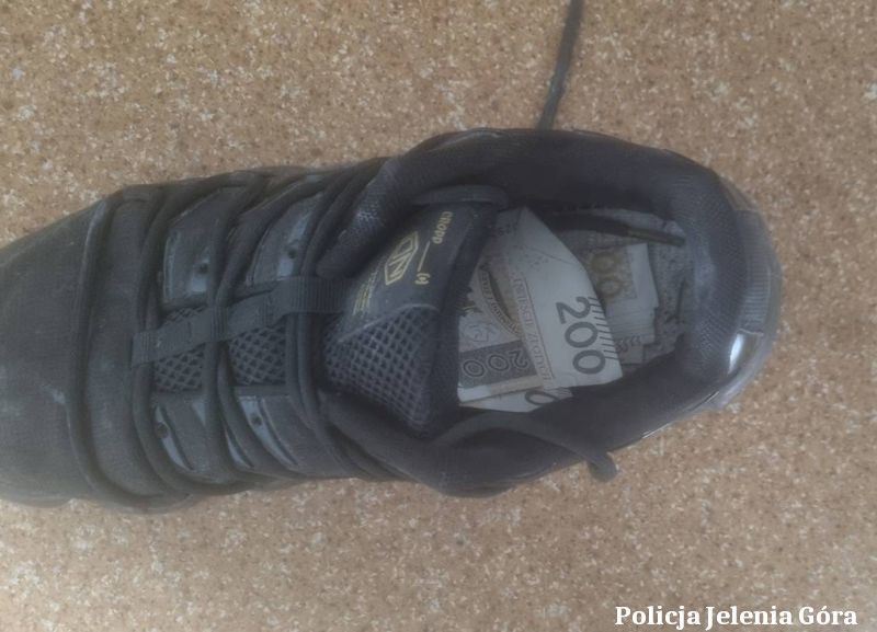 Jelenia Góra: Schował łup w bucie i w śmietniku