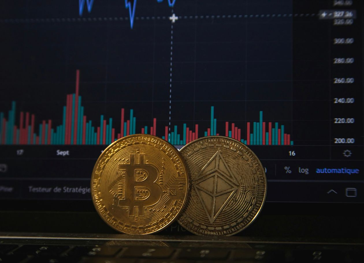 Polska: Kryptowaluty – w co warto inwestować w 2025 roku?