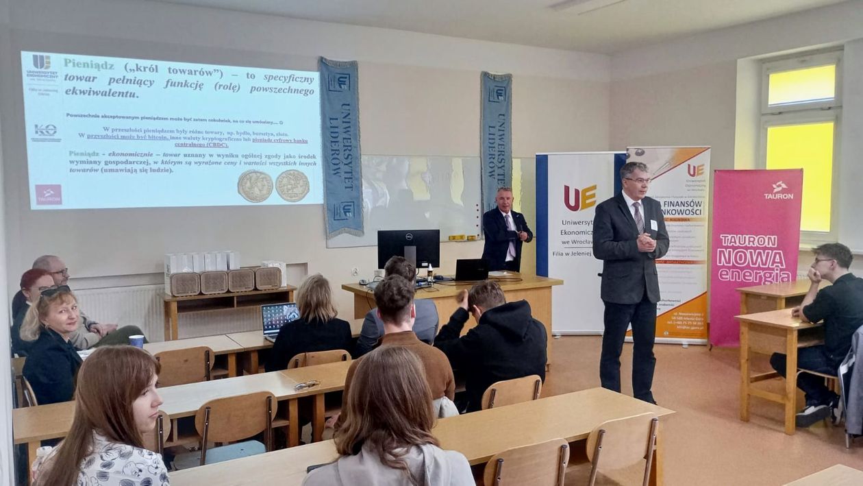 Jelenia Góra: Nowe zajęcia w ramach Uniwersytetu Liderów