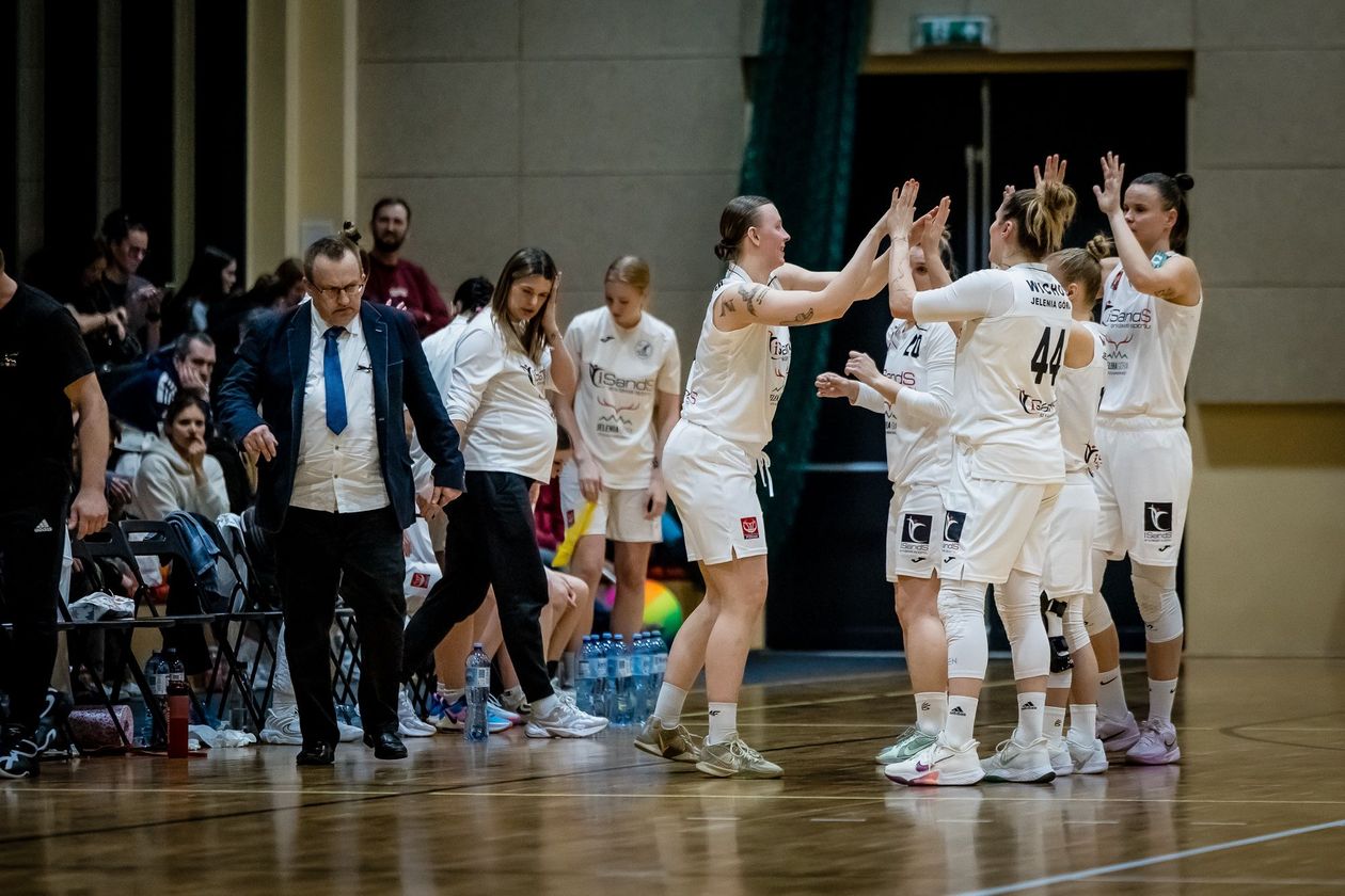 Jelenia Góra: Ciężko pracują przed batalią z utytułowanym klubem