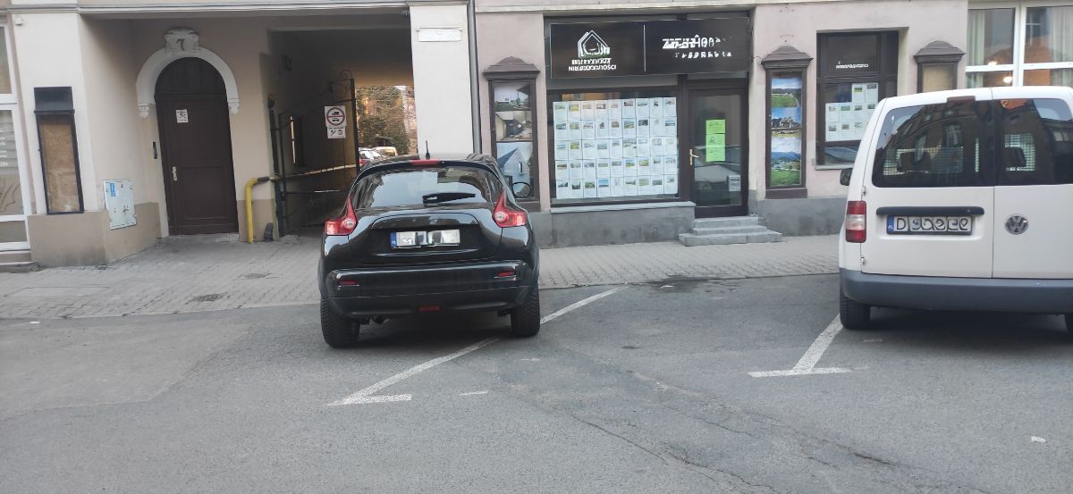 Jelenia Góra: To nie jest “kreatywne” parkowanie