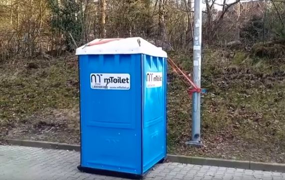 Karpacz: Toaleta latarniowa w Karpaczu