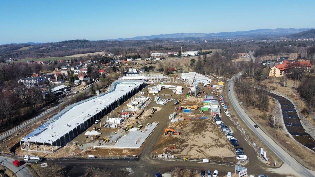 Miłków: Półmetek budowy Przystanku Karkonosze