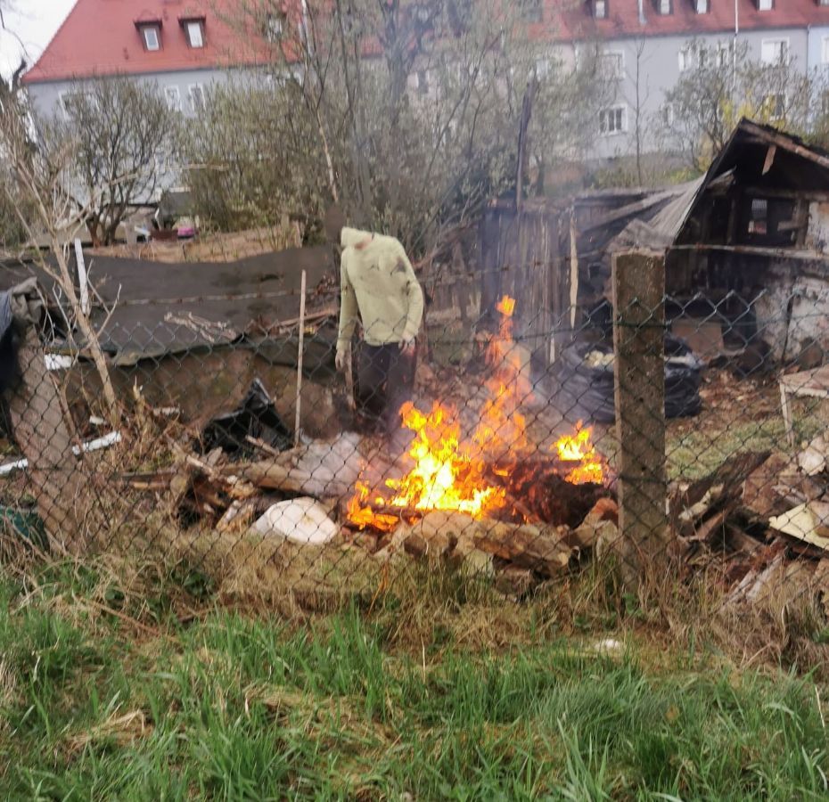 Jelenia Góra: Nielegalne ognisko na Weigla
