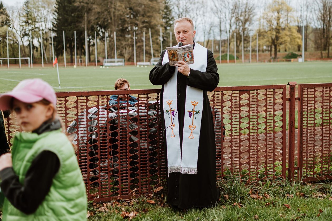 Jelenia Góra: Święcenie pokarmów na piłkarskim boisku