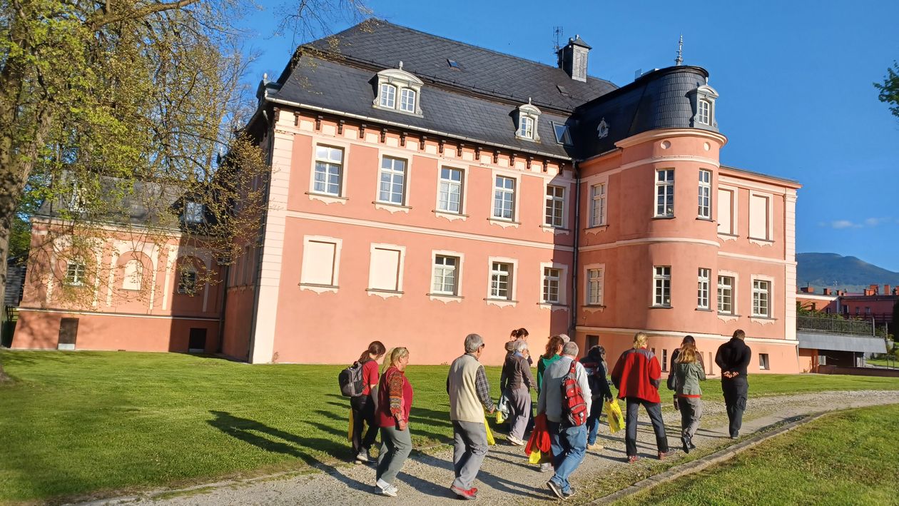 Miłków: Przewodnicy sudeccy z wizytą w pałacu Spiż w Miłkowie