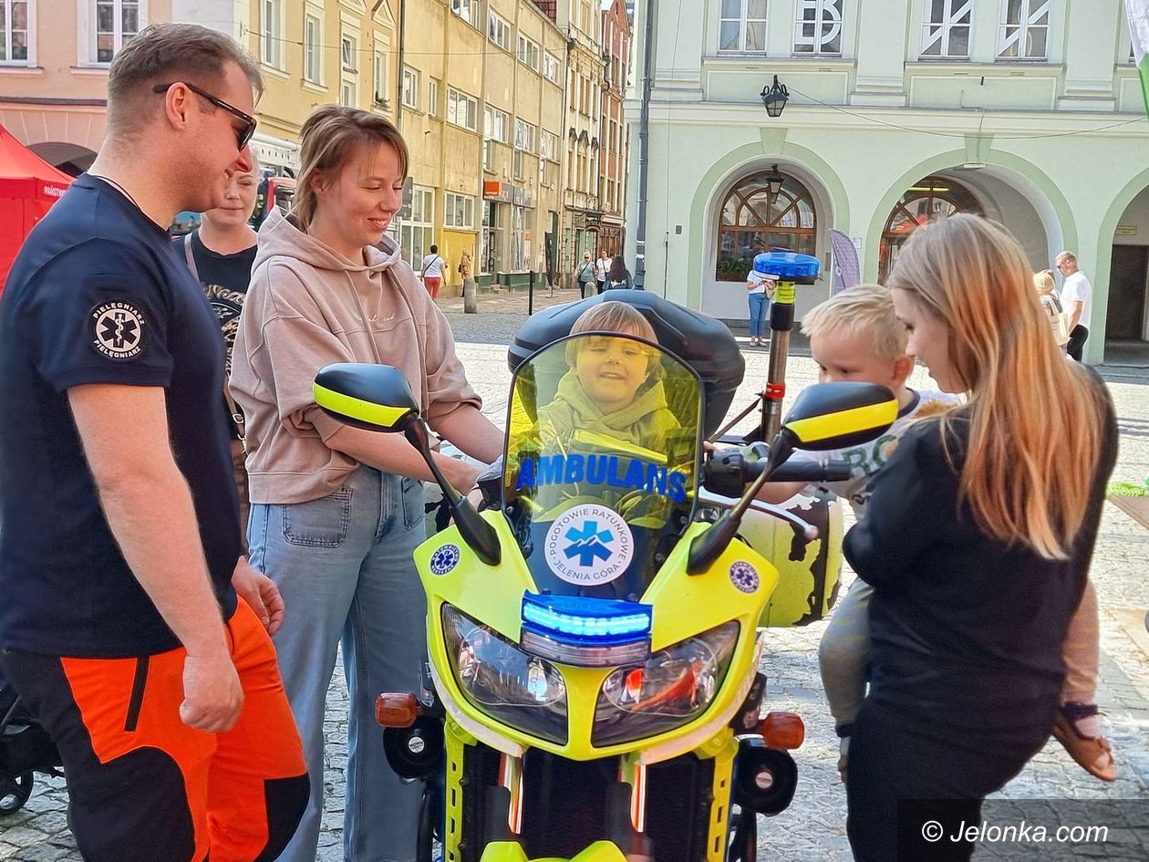 Jelenia Góra: Piknik służb mundurowych na Święto Flagi
