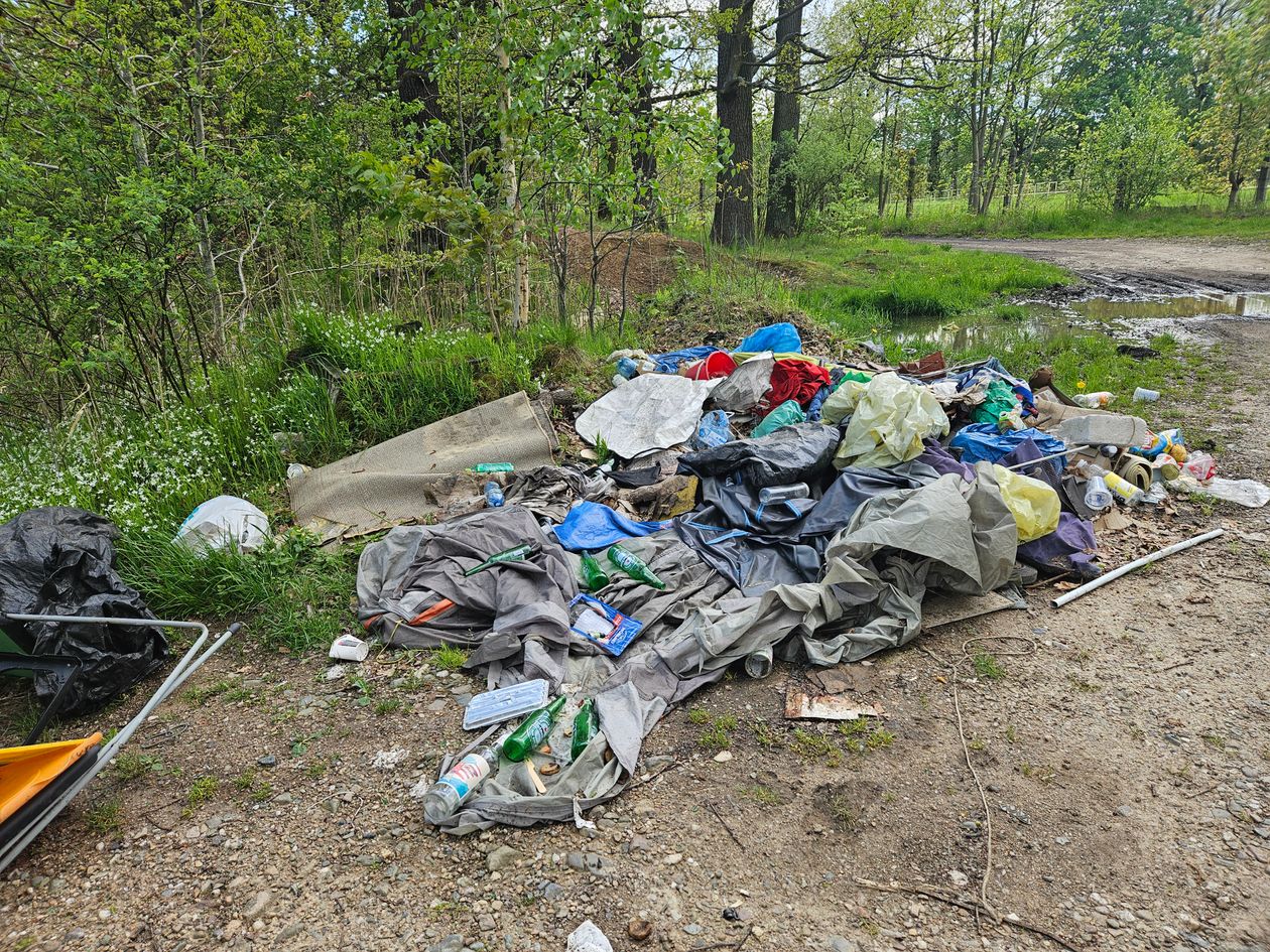 Wojanów: Śmietnik na żwirowni