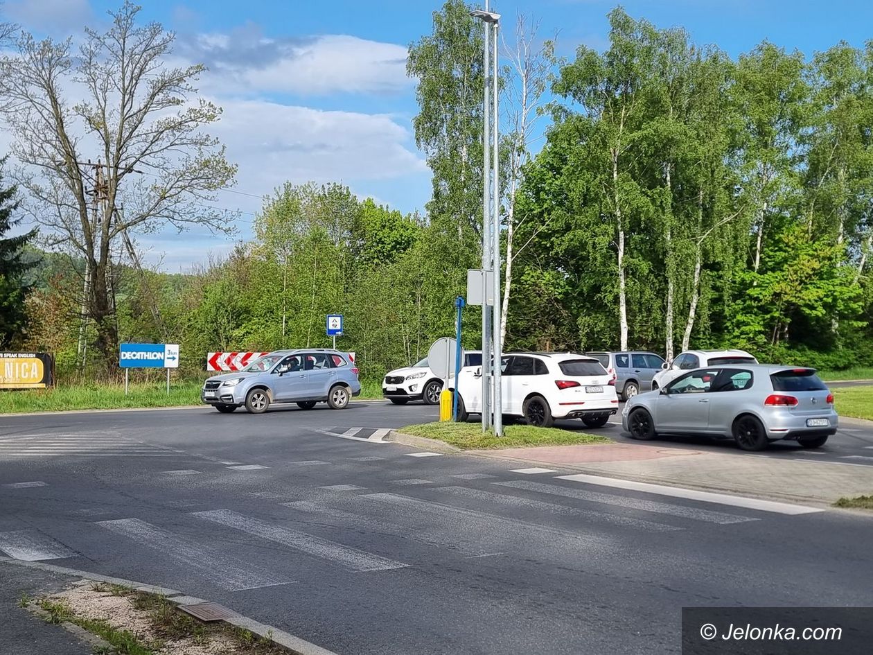 Jelenia Góra: Rondo zablokowane przez biurokrację
