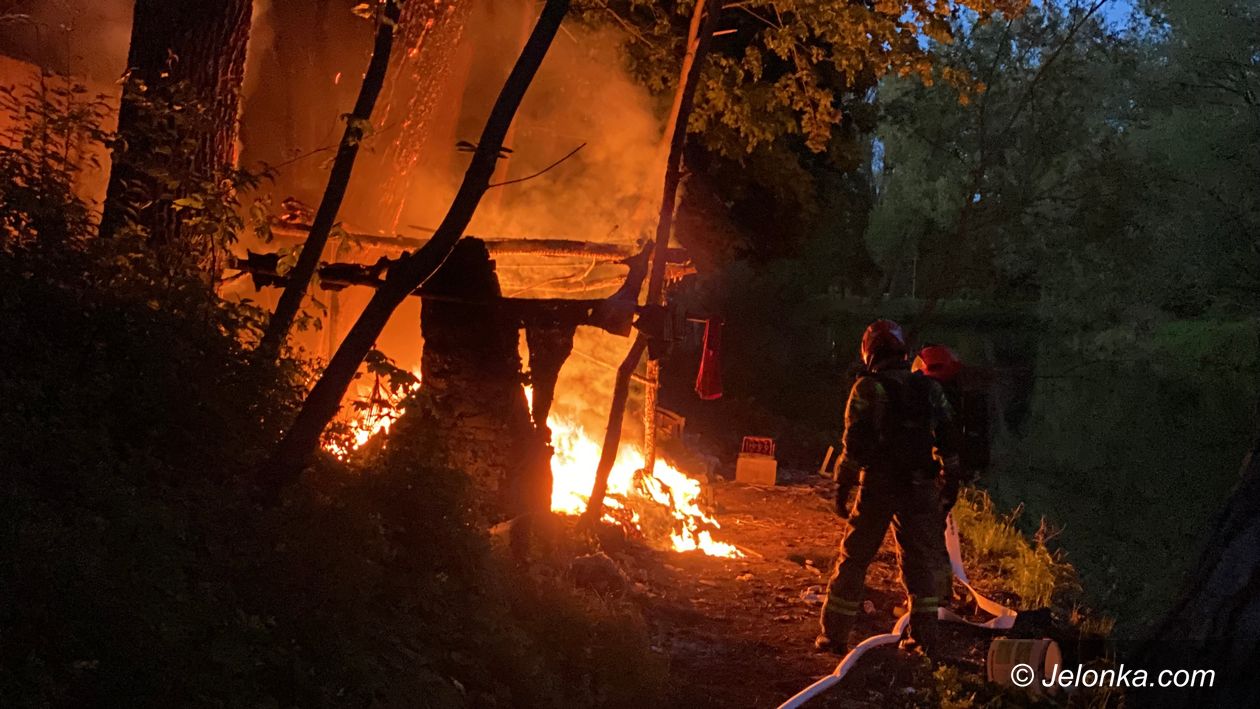 Jelenia Góra: Ogień altanki przy stolarni