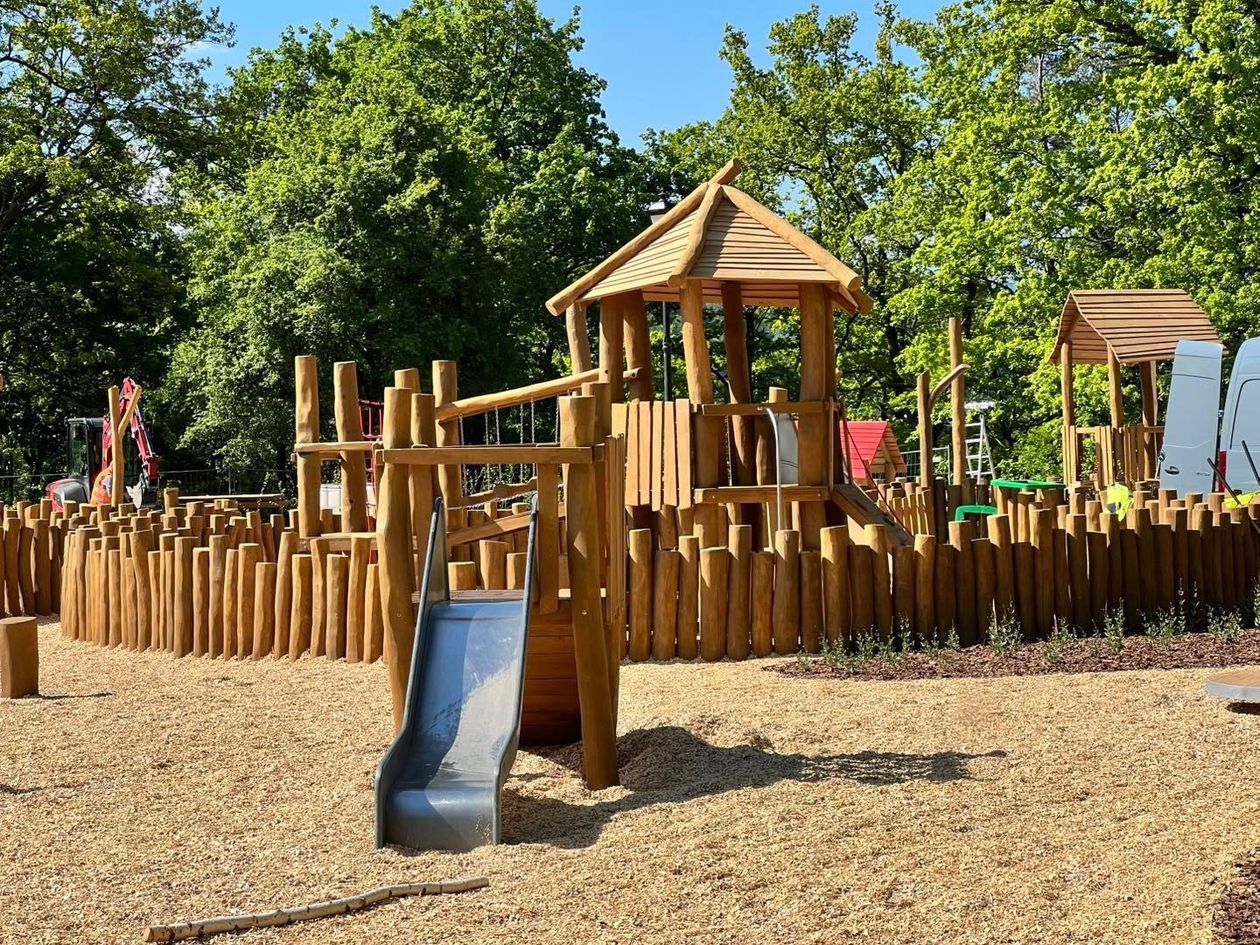 Jelenia Góra: Plac zabaw w parku Kościuszki na Dzień Dziecka