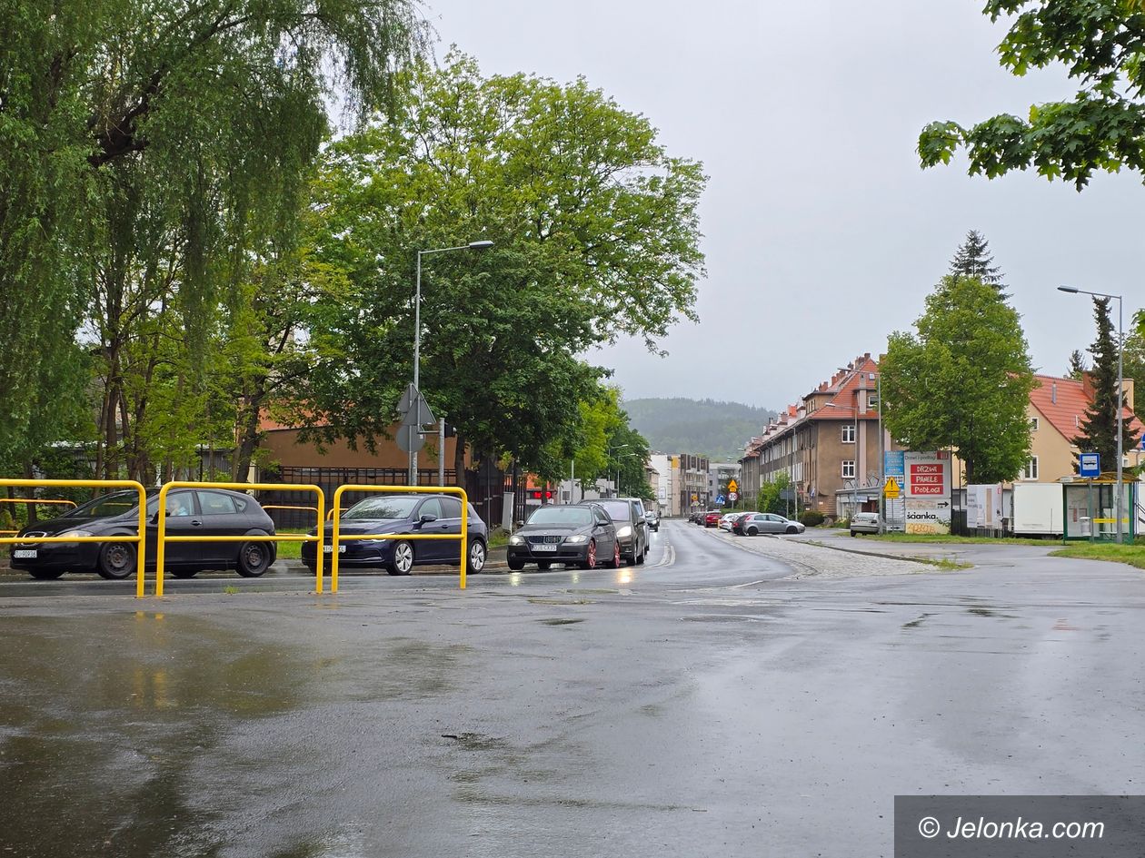 Jelenia Góra: Osiedle Robotnicze w Jeleniej Górze – niby w centrum, a jednak z boku