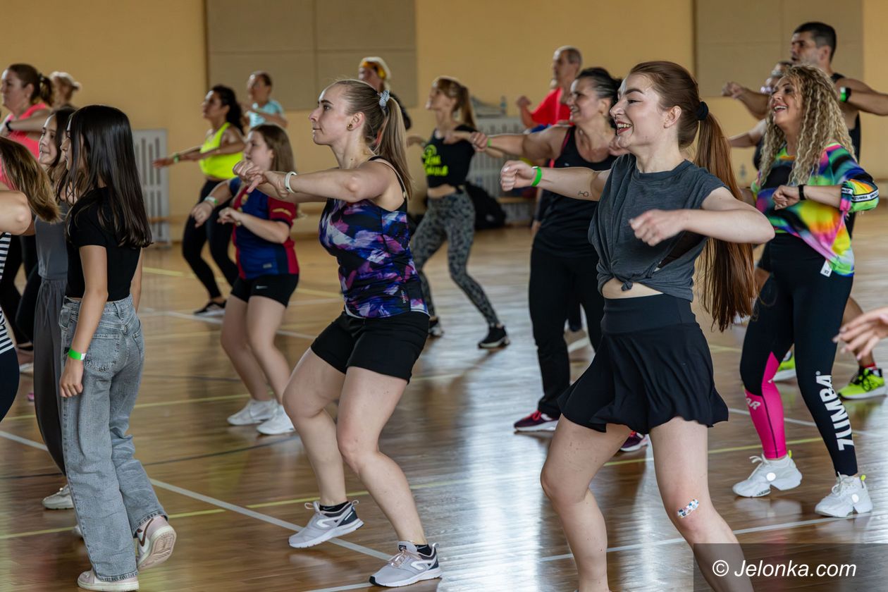 Jelenia Góra: Tańczyli zumbę dla Karoliny