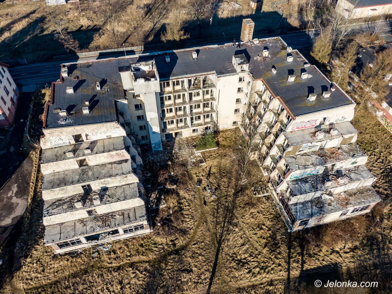 Jelenia Góra: Ruiny hotelu Sudety sprzedane