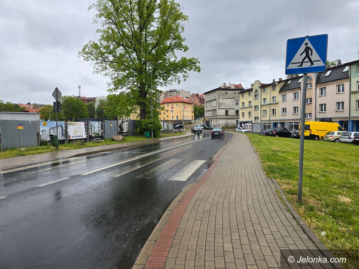 Jelenia Góra: Nazwa ulicy nie od pijaków, a od zakonników – Pijarska łączy nowe i stare