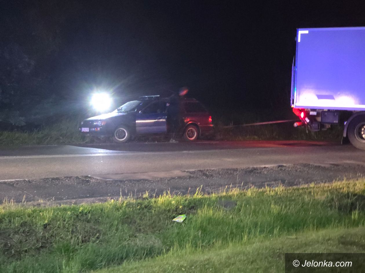 Jelenia Góra: Auto wpadło do rowu