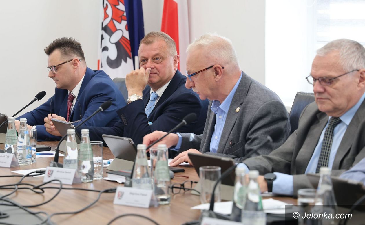 Powiat karkonoski: Na sesji o Powiatowym Urżędzie Pracy