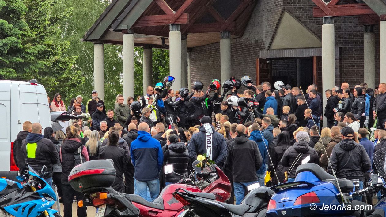 Jelenia Góra: Pogrzeb motocyklisty