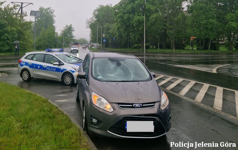 Jelenia Góra: Potrącenie na przejściu