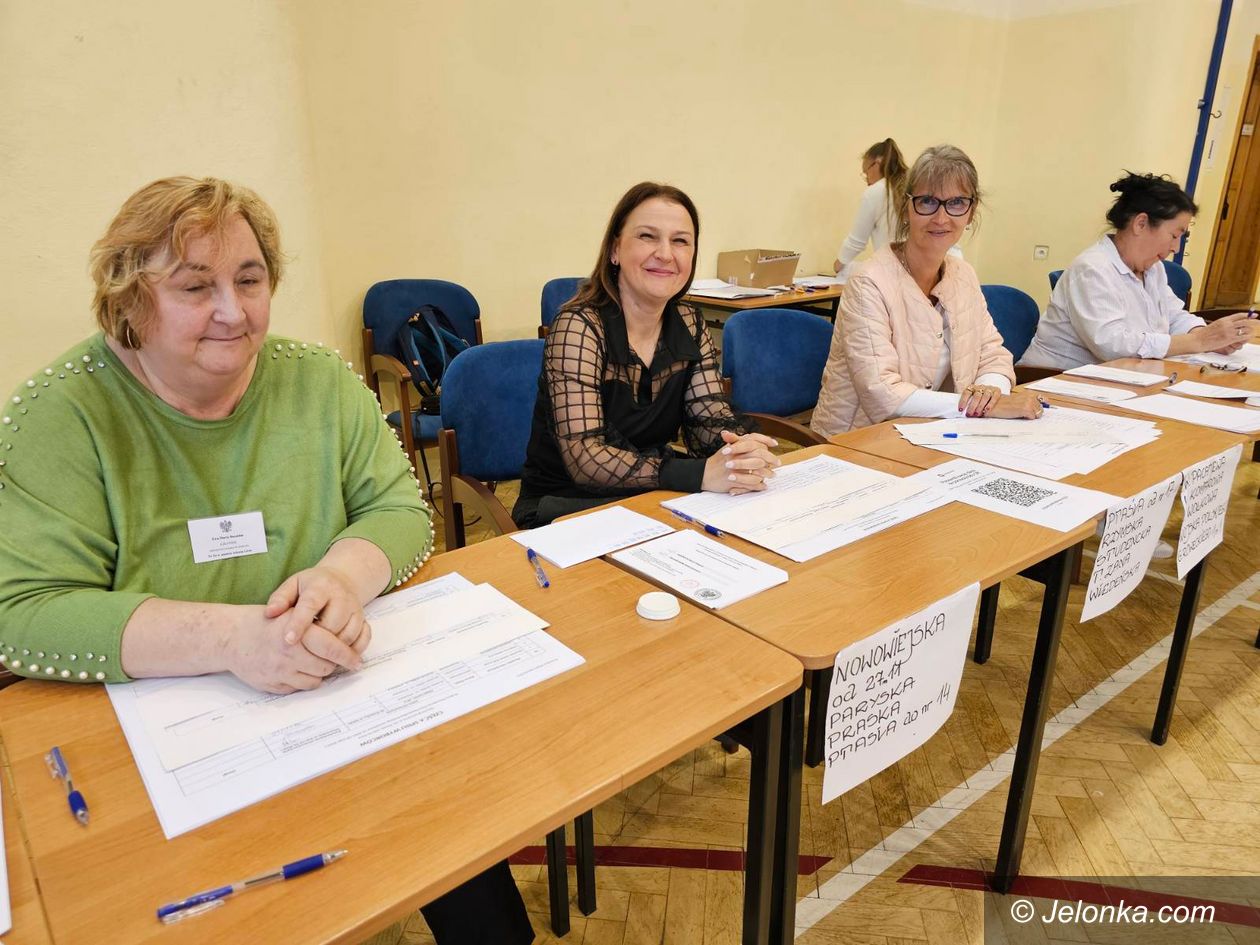 Polska: Frekwencja w południe 24 %