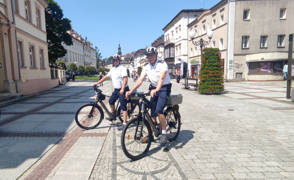 Jelenia Góra: Strażnicy miejscy wsiedli na rowery