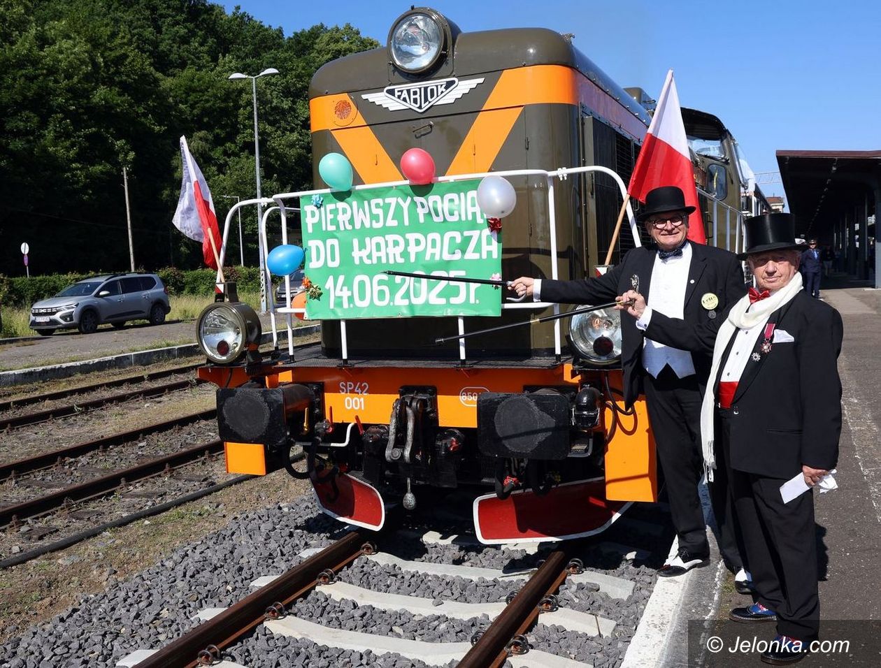 Jelenia Góra: Tłumy na przejazdach retro do Karpacza
