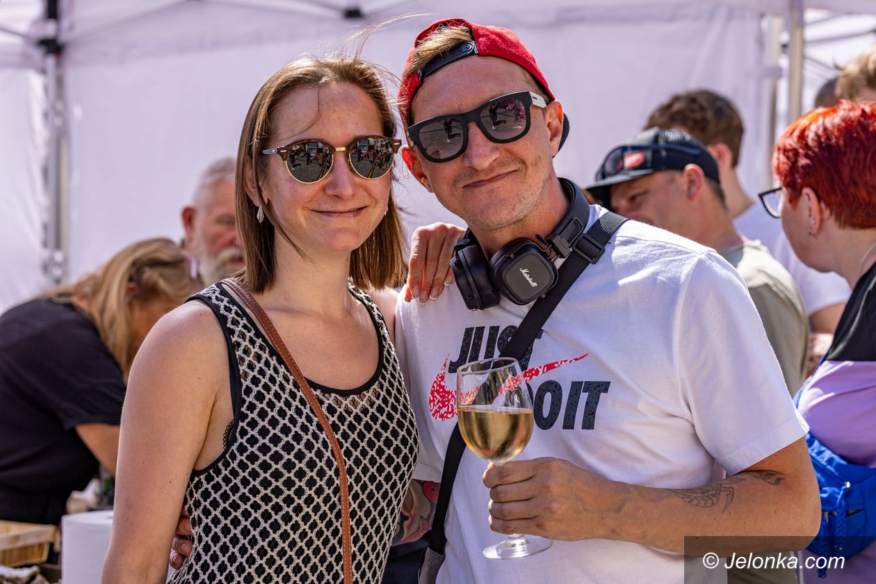 Jelenia Góra: Plac Ratuszowy pełen smaków – trwa Festiwal „O Winie w Kotlinie”