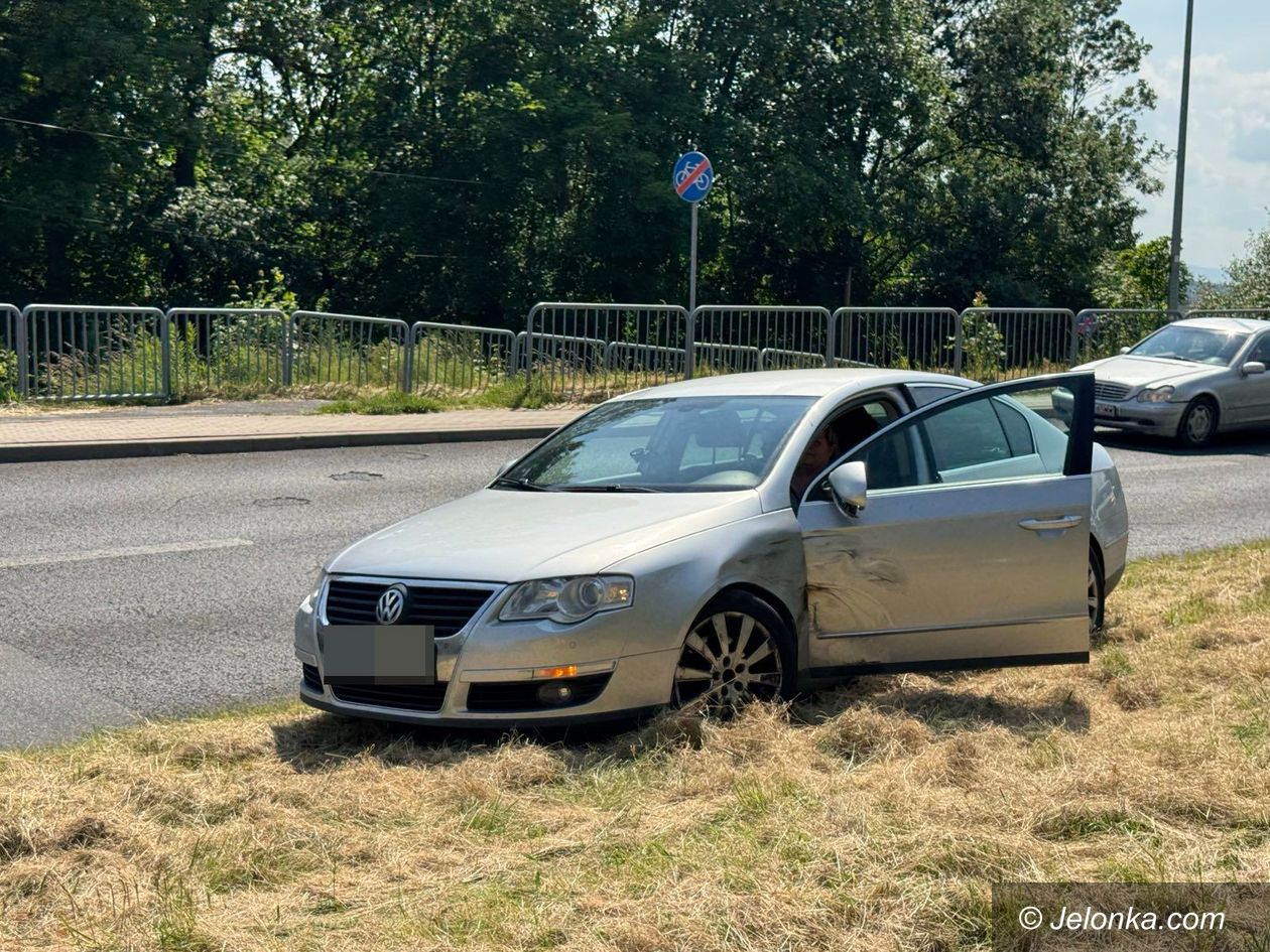 Jelenia Góra: Volkswagen i Dacia spotkały się w Grabarowie