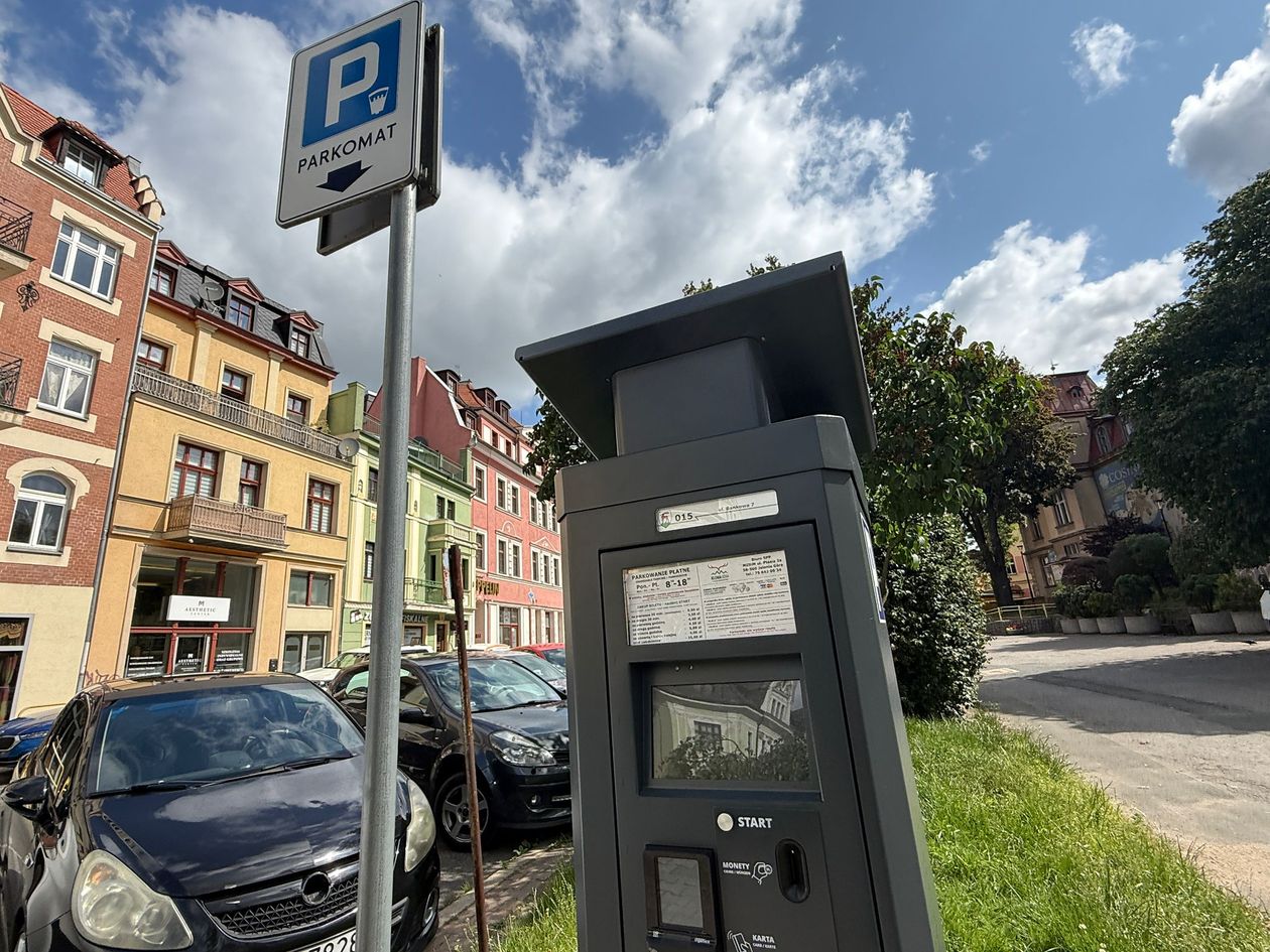 Jelenia Góra: Wraca Strefa Płatnego Parkowania [CENY]
