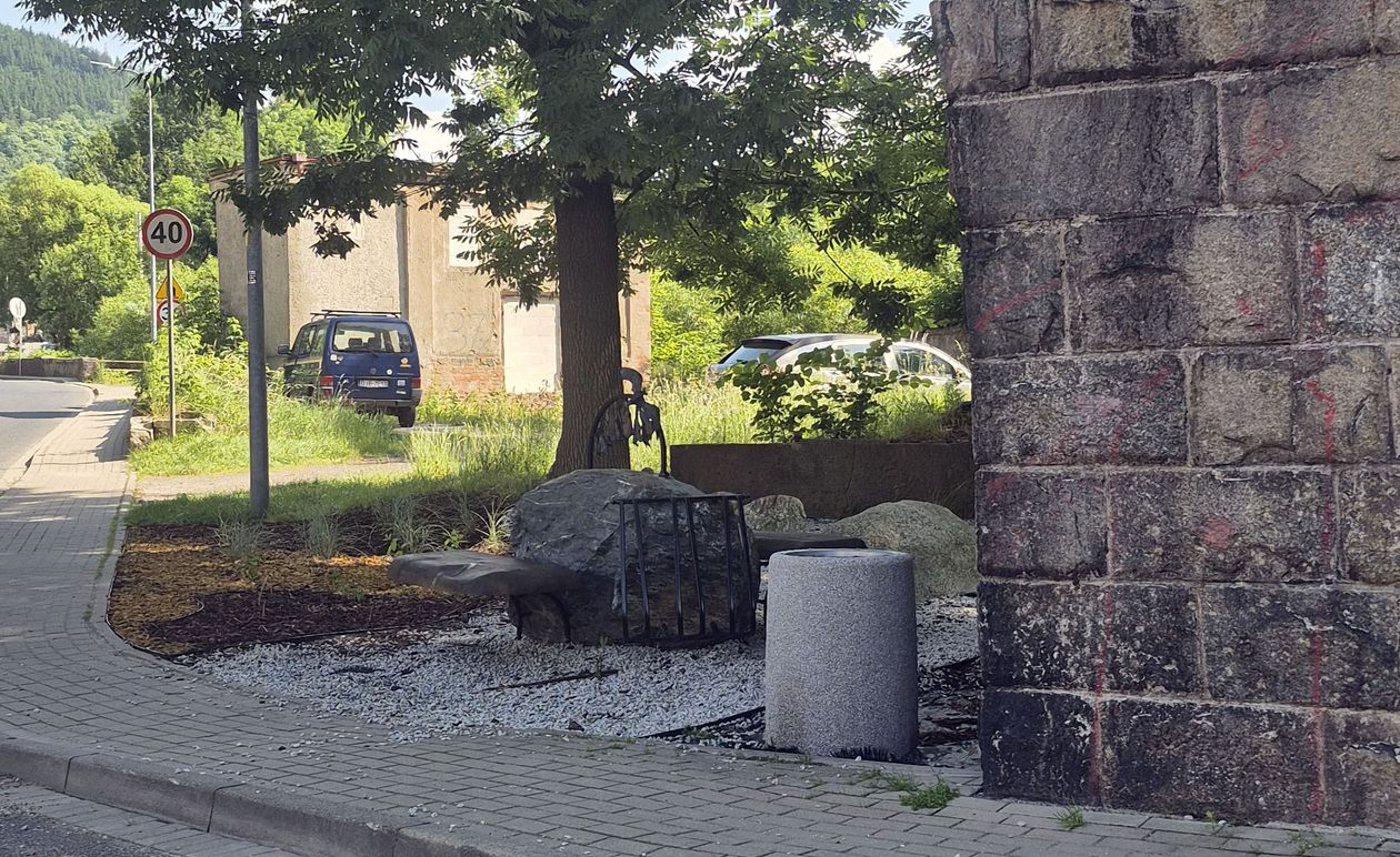 Kowary: Przytulny zakątek pod wiaduktem