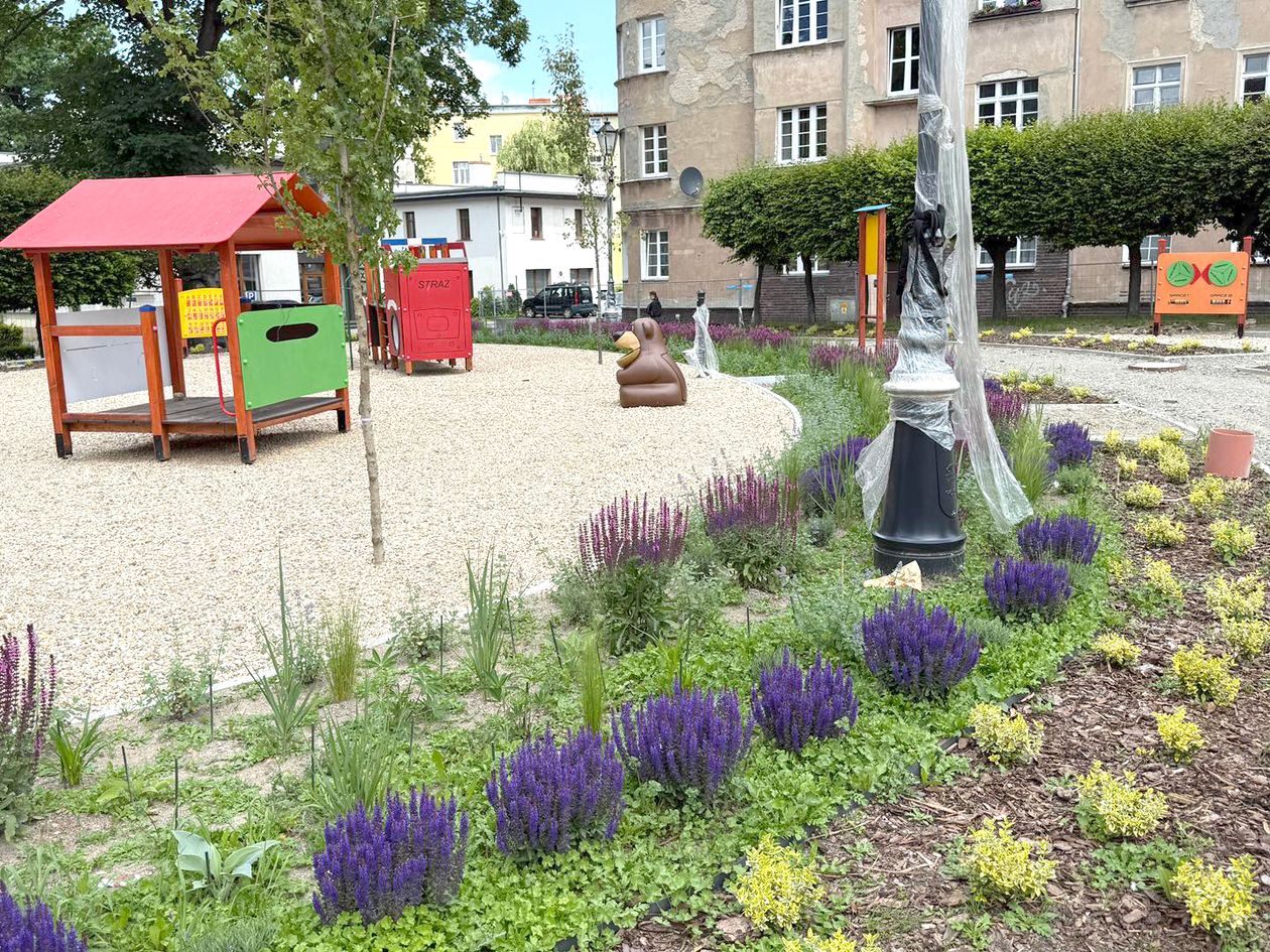 Jelenia Góra: Prace na skwerze na ostatniej prostej
