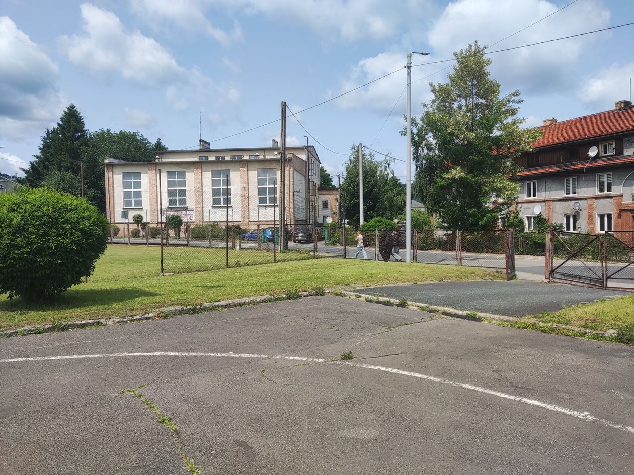 Powiat karkonoski: Boisko odbudują – będzie lepsze niż wcześniej
