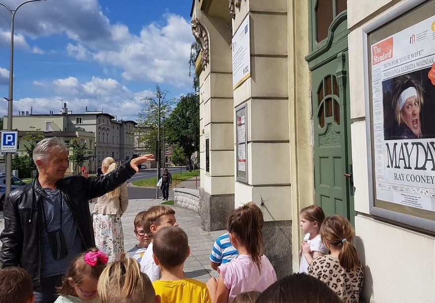 Jelenia Góra: Poznali kulisy Teatru Norwida