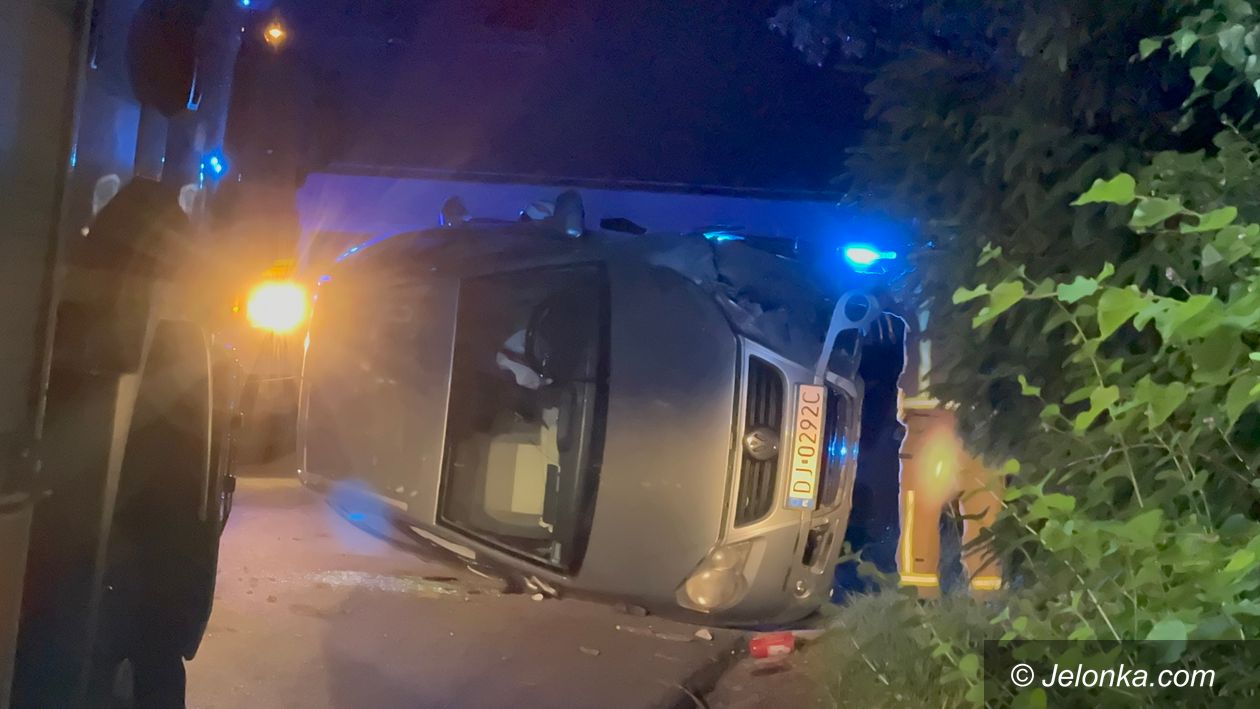 Staniszów: Pijany wjechał w drzewo