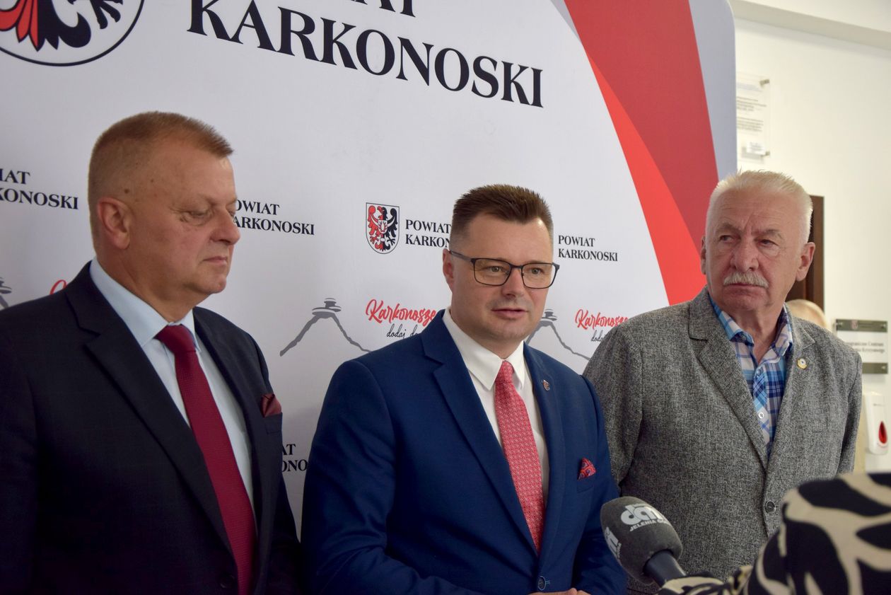 Powiat karkonoski: Zarząd Powiatu z absolutorium i zaufaniem Rady