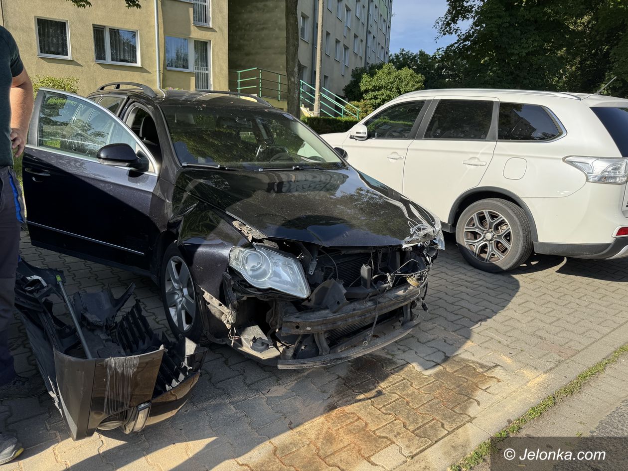 Jelenia Góra: Wyjeżdżał z parkingu prosto w taksówkę
