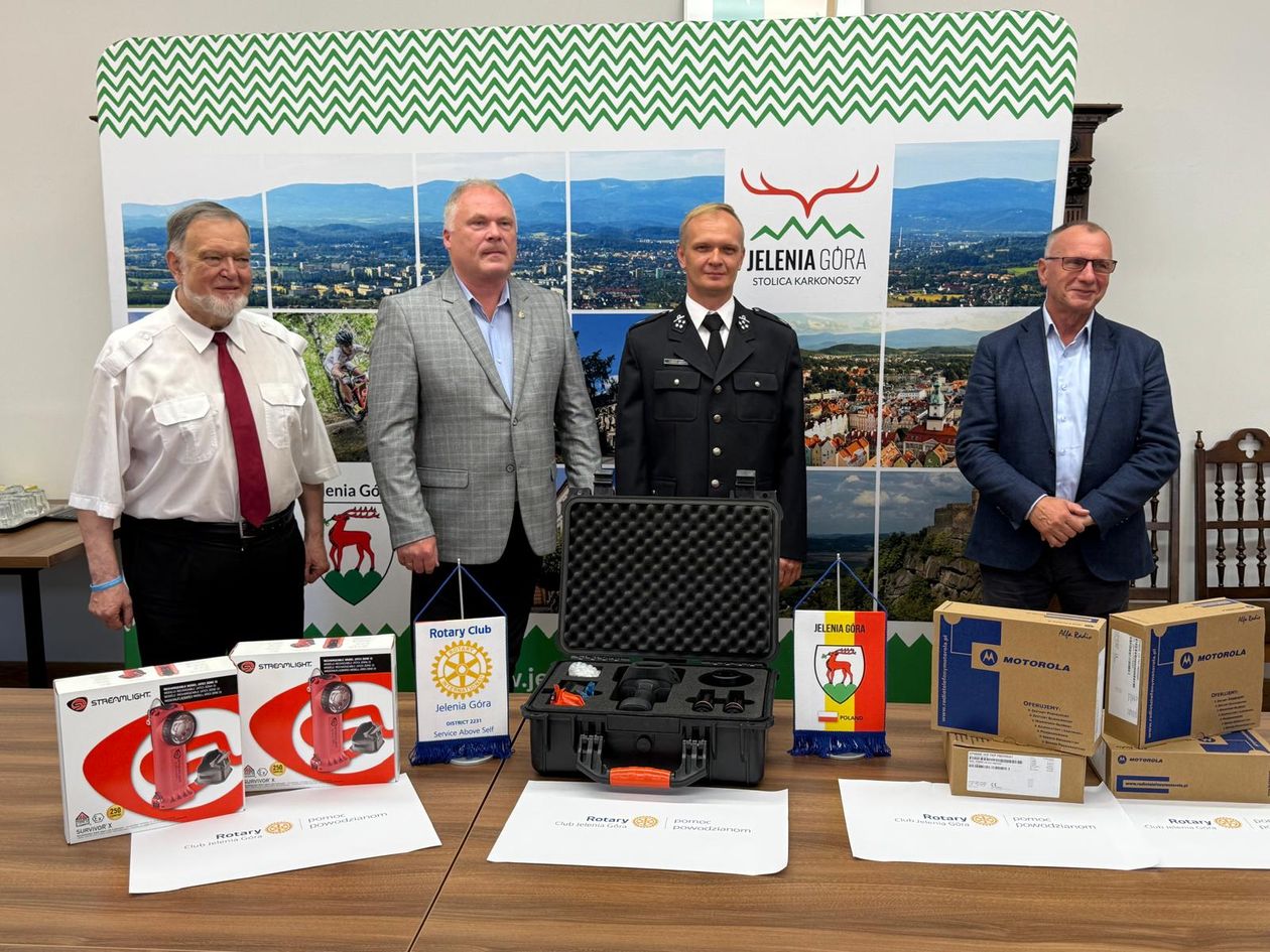 Jelenia Góra: Rotary przekazuje sprzęt OSP Jelenia Góra