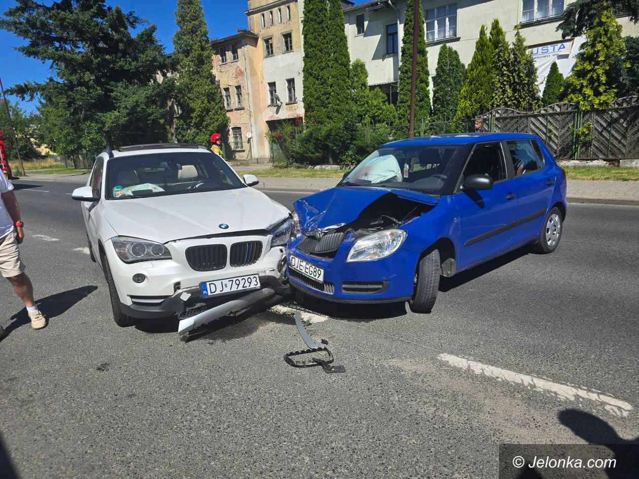 Jelenia Góra: Bliskie spotkanie BMW i Skody