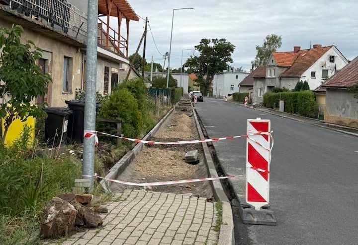 Cieplice: Zjednoczenia Narodowego z nowymi chodnikami