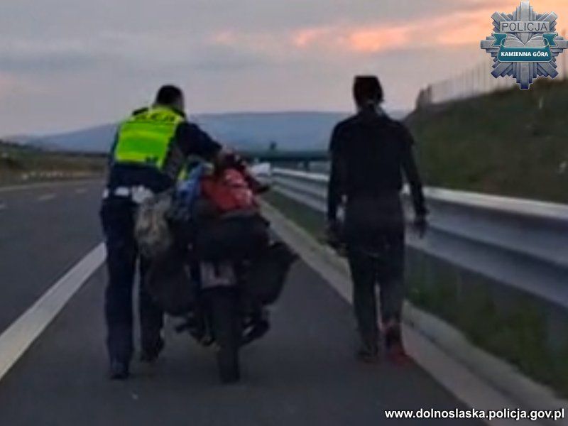 Kamienna Góra: Motocyklistka z Włoch w opałach