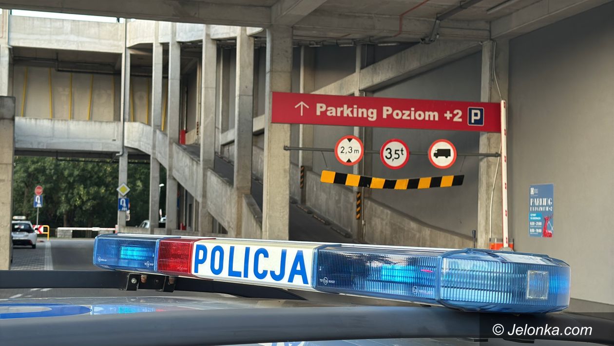 Jelenia Góra: Pijany 16–latek (1,7 prom.) awanturował się w galerii