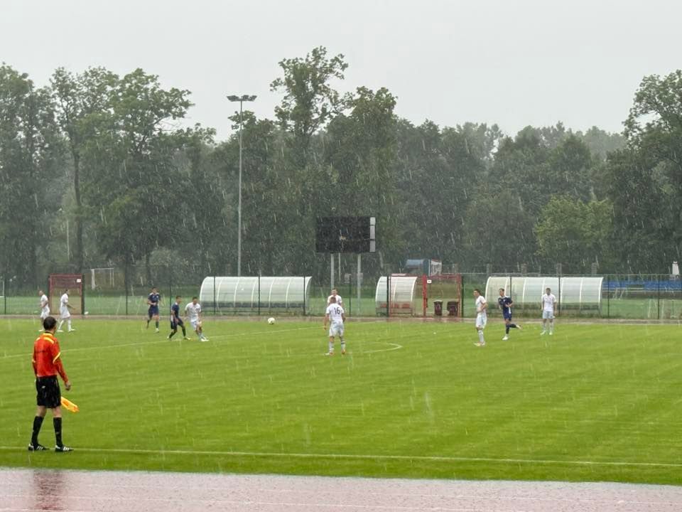 Jelenia Góra: Grali mimo potężnej ulewy