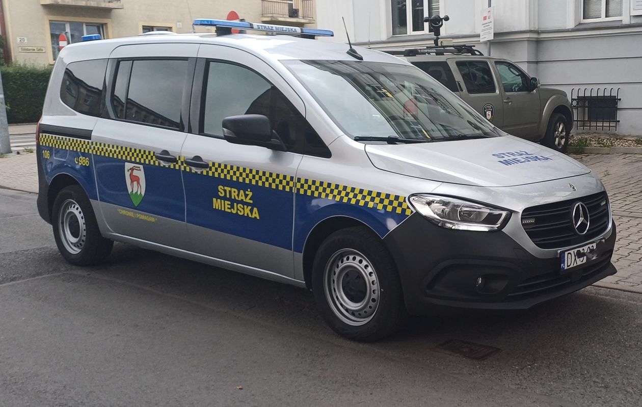 Jelenia Góra: Straż Miejska z nowym radiowozem