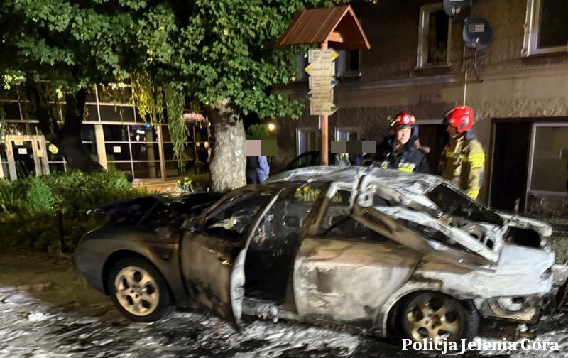 Kowary: Policjanci z Kowar zatrzymali podejrzanego o celowe podpalenie samochodu celem udaremnienia wykonania orzeczenia sądu