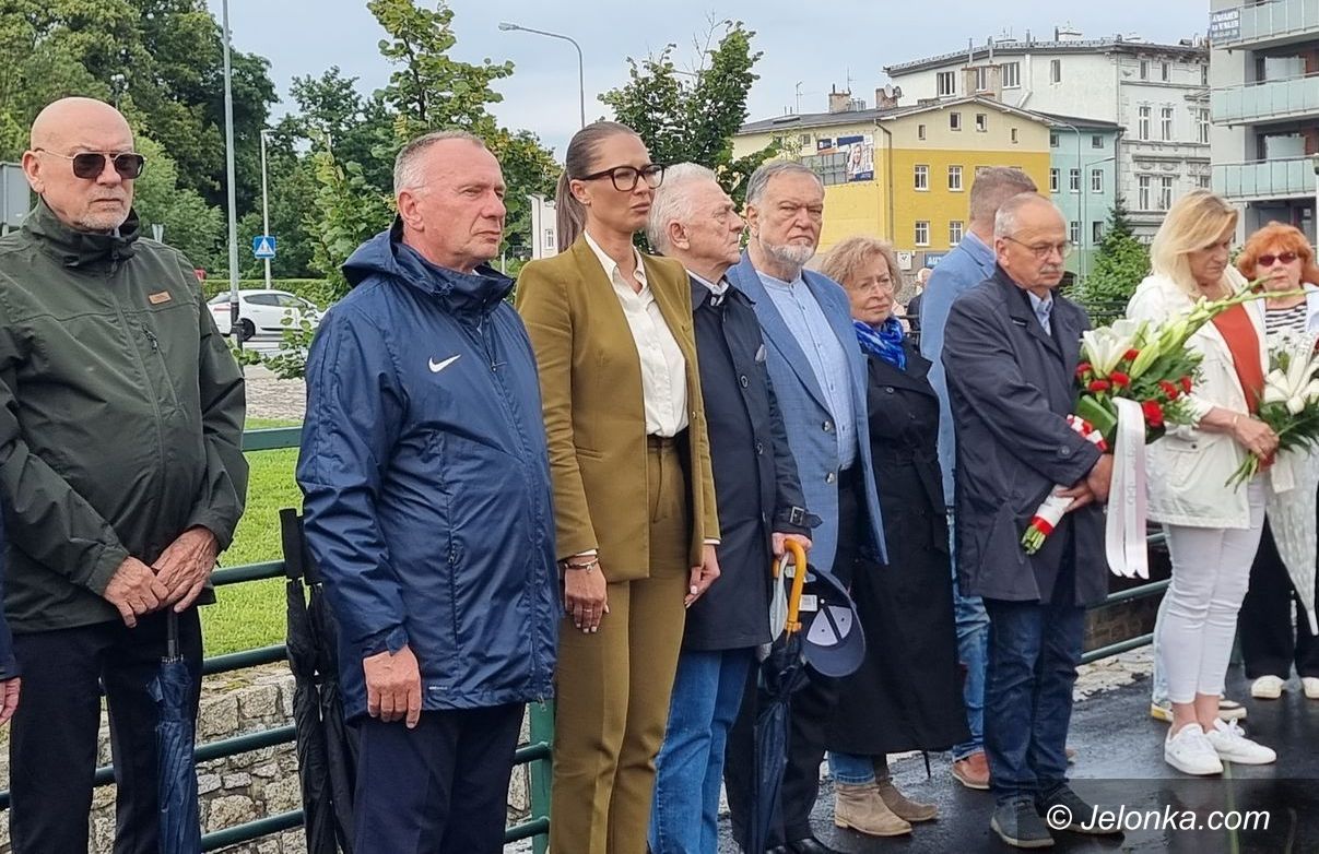 Jelenia Góra: Jeleniogórzanie uczcili Godzinę"W"
