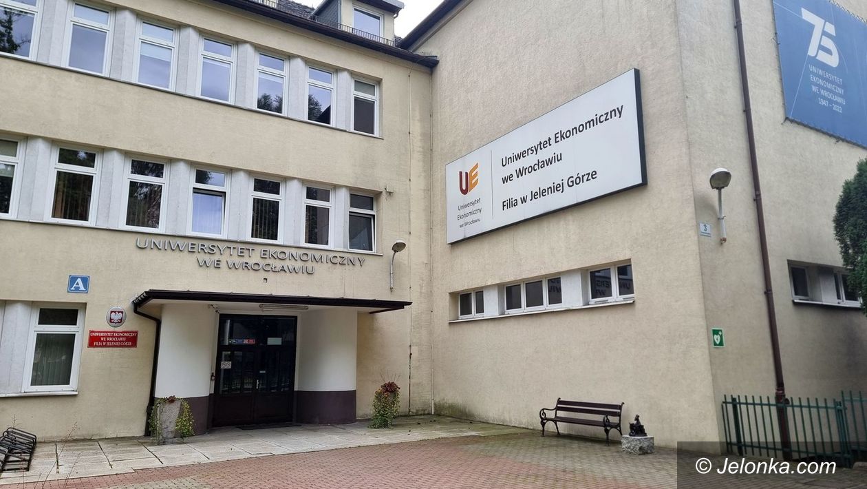 Jelenia Góra: Uczelnia ekonomiczna nie jest zagrożona