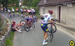 Kraksa za kraksą, wąskie drogi w powiecie karkonoskim zmorą nie tylko kolarzy