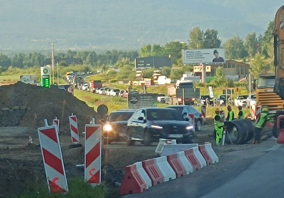 Powiat: Drogowcy utrudniają życie kierowcom