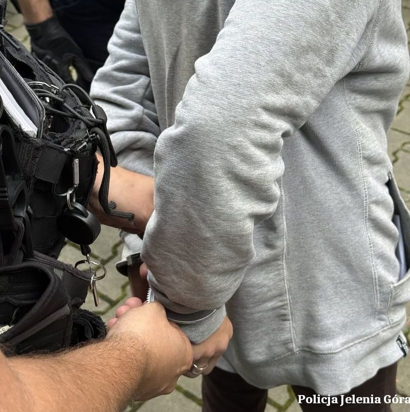 Jelenia Góra: Policjanci zatrzymali 40–latka podejrzanego o groźby karalne i nękanie