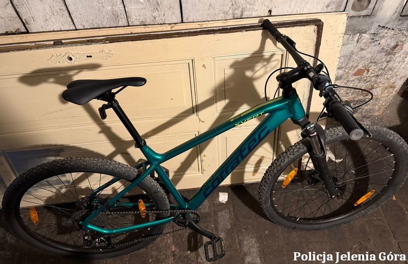 Jelenia Góra: Policjanci odzyskali skradziony rower i zatrzymali mężczyznę podejrzanego o jego kradzież